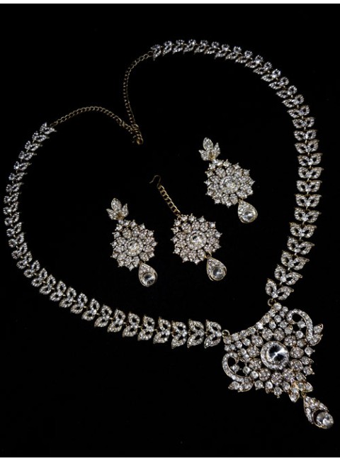 Stonestudded Jewelry Set